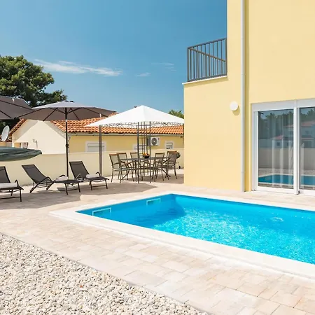 Amazing In With Outdoor Swimming Pool Holiday home