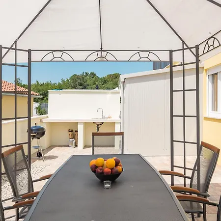 Amazing In With Outdoor Swimming Pool Holiday home *