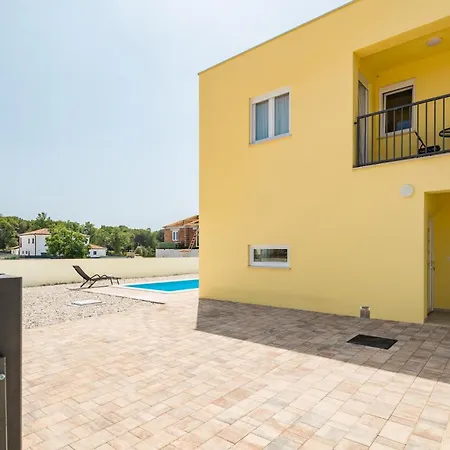Holiday home Amazing In With Outdoor Swimming Pool
